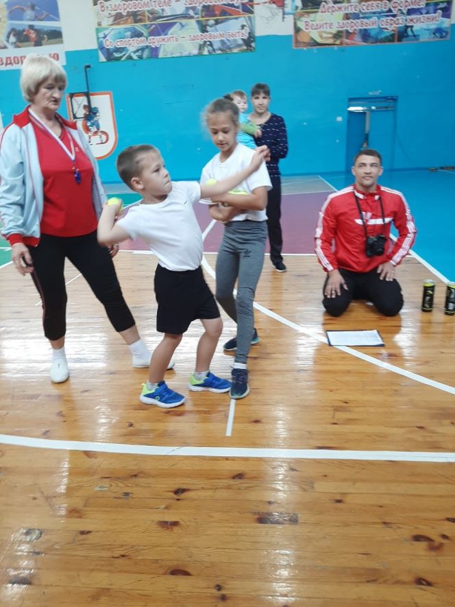 Дошколята сдавали ГТО