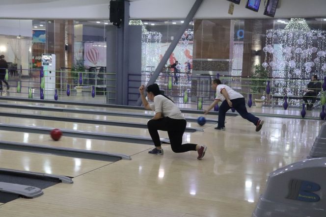 Финальные соревнования краевой спартакиады госслужащих начались с турнира по боулингу