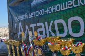 В Калманском районе состоялись первые в этом году сибирские соревнования по зимнему автокроссу (фото).