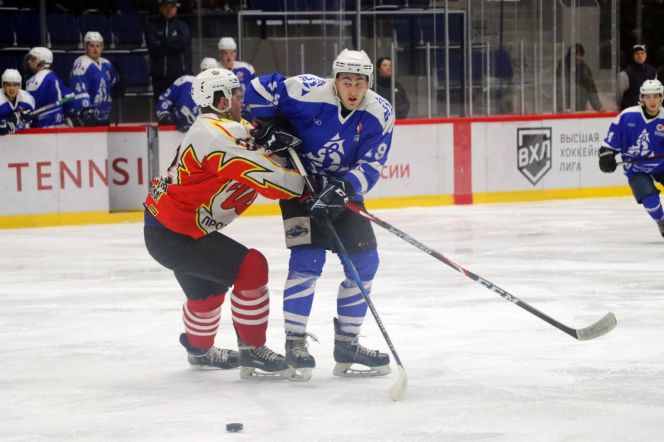 Студенческий «Динамо-Алтай» в дебютном матче сезона крупно проиграл прокопьевскому «Шахтеру» - 2:10