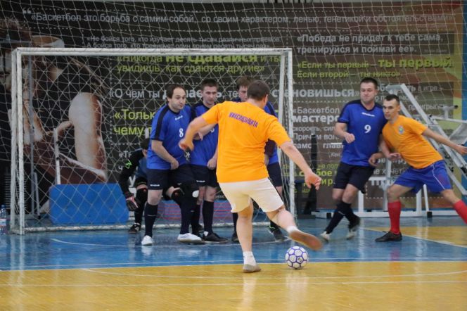 Турнир по мини-футболу среди краевых служб на Спартакиаде госслужащих выиграла команда Министерства экономического развития