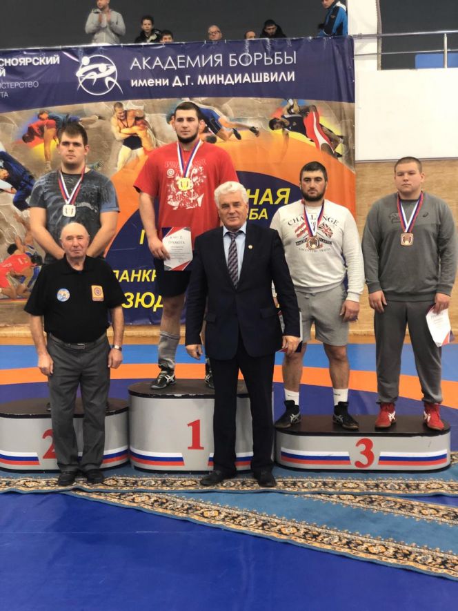 Алтайские борцы-классики привезли медали с чемпионата Сибири и завоевали путевки на чемпионат России