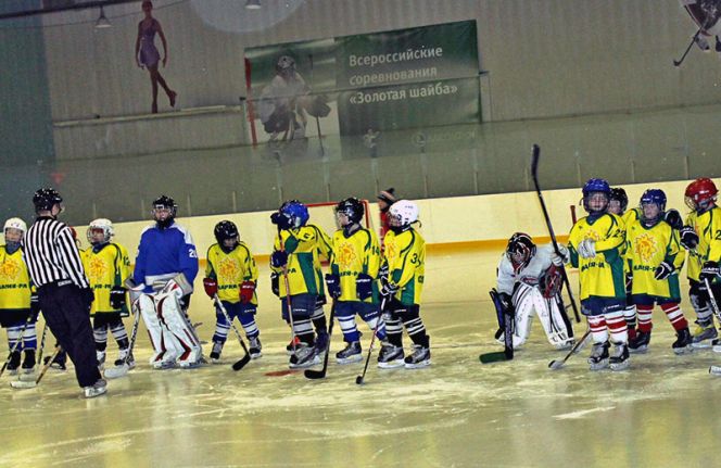 Бийский "Лицей" победил в краевом турнире на призы клуба «Золотая шайба» среди юношей 2003-2004 годов рождения.
