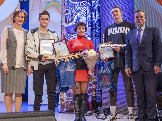 В барнаульском концертном зале «Сибирь» прошло чествование инваспортсменов - победителей и призёров III Всероссийской летней Спартакиады инвалидов