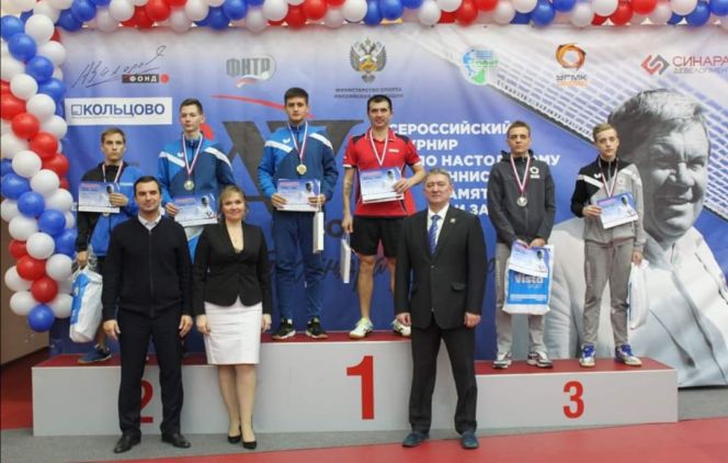 На второй ступени пьедестала Андрей Масовер и Михаил Иванов 