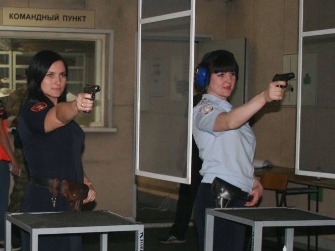 В Барнауле прошли соревнования по зимнему служебному двоеборью среди сотрудников Росгвардии