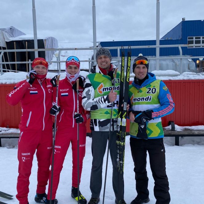 Никита Денисов (второй слева) - бронзовый призёр всероссийских юношеских соревнований в Сыктывкаре