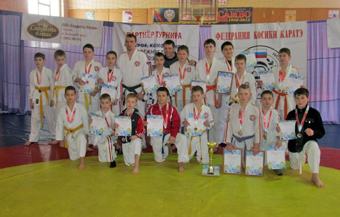 В Барнауле прошли первенство и чемпионат Алтайского края по спортивному контактному каратэ.