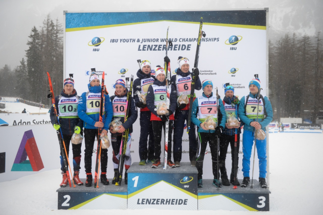 Юношеская сборная России (№7, Олег Домичек в центре) - бронзовый призер эстафеты на первенстве мира. Фото: Евгения Тумашова