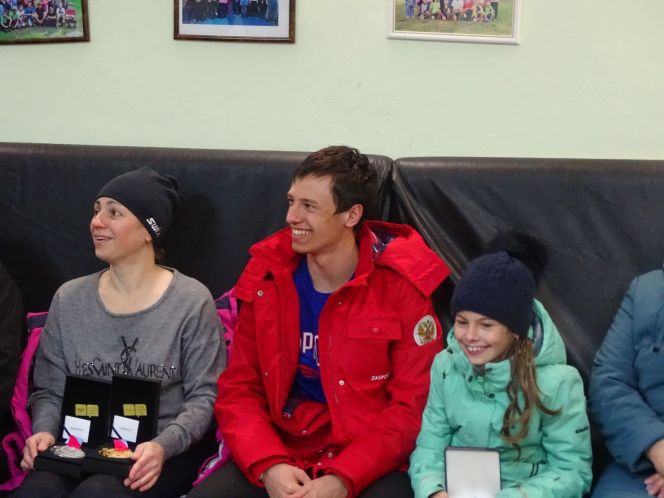 С возвращением, чемпион! Как встретили дома победителя зимних юношеских Олимпийских игр Олега Домичек