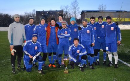 ФК "Полимер" стал победителем XII традиционного турнира по зимнему футболу памяти Александра Кулакова.