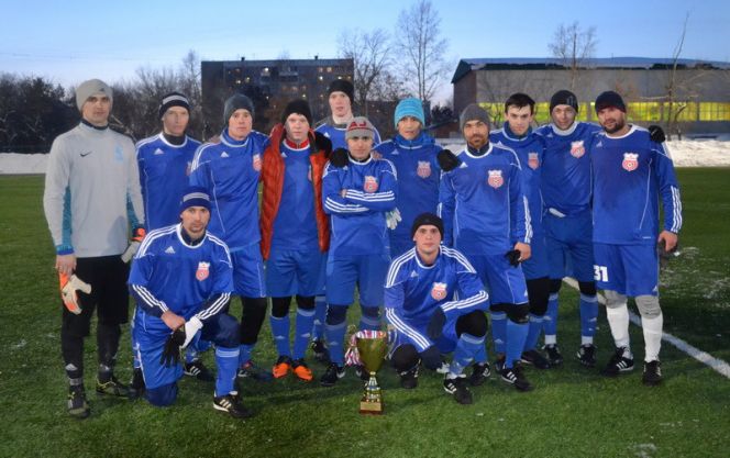 ФК "Полимер" стал победителем XII традиционного турнира по зимнему футболу памяти Александра Кулакова.