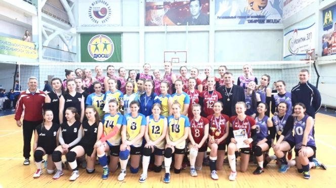 Волейболистки СШОР «Заря Алтая» из Заринска и СШ "Победа" из Барнаула – победители и призёры межрегионального турнира «Сибирские звёзды»