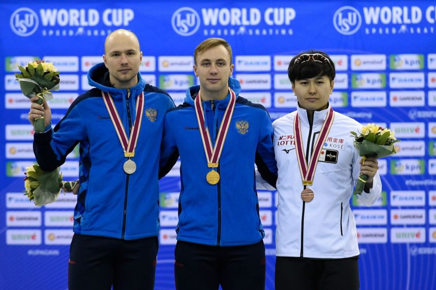 Виктор Муштаков (в центре) - победитель на дистанции 500 м. Нагано (Япония), декабрь 2019