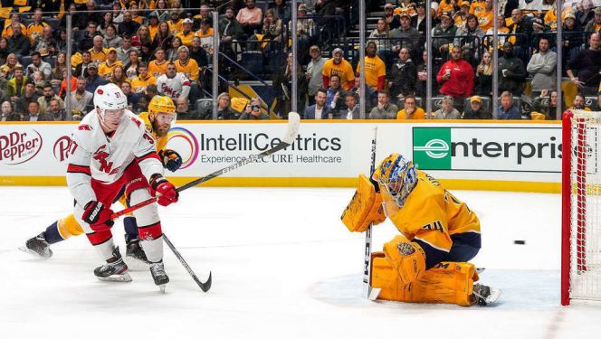 19 февраля. Нэшвилл. Андрей Свечников атакует ворота. Фото nhl.com