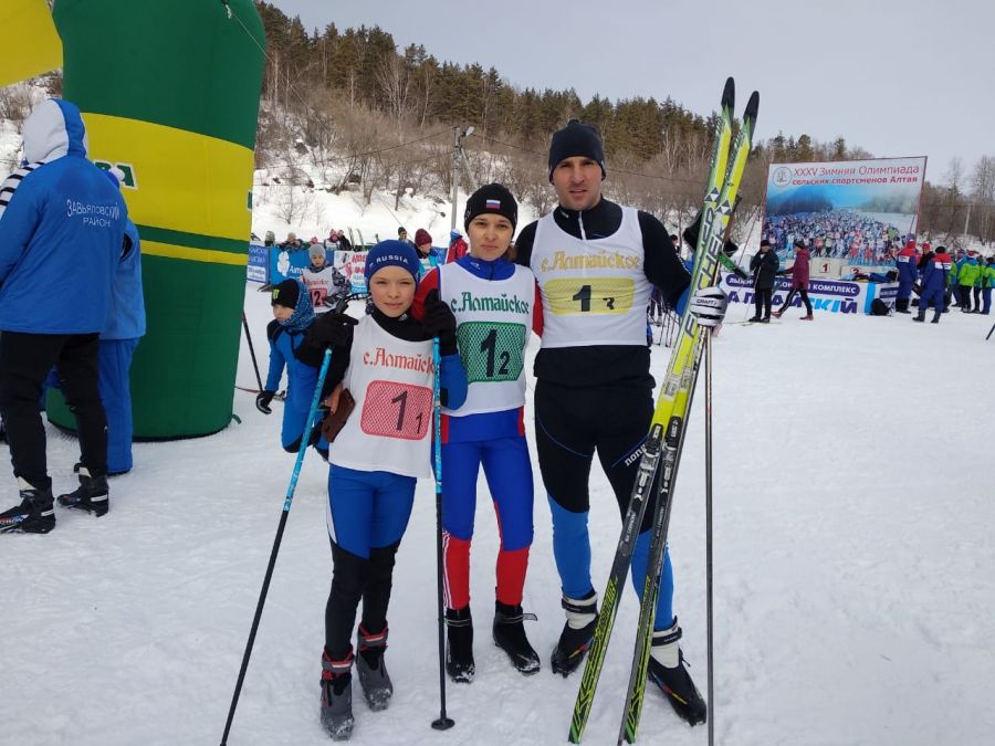 Семья Морро из Михайловского района - победитель соревнований среди спортивных семей с мальчиками в общем зачёте (по всем трём видам). Фото: Алексей Янкин.