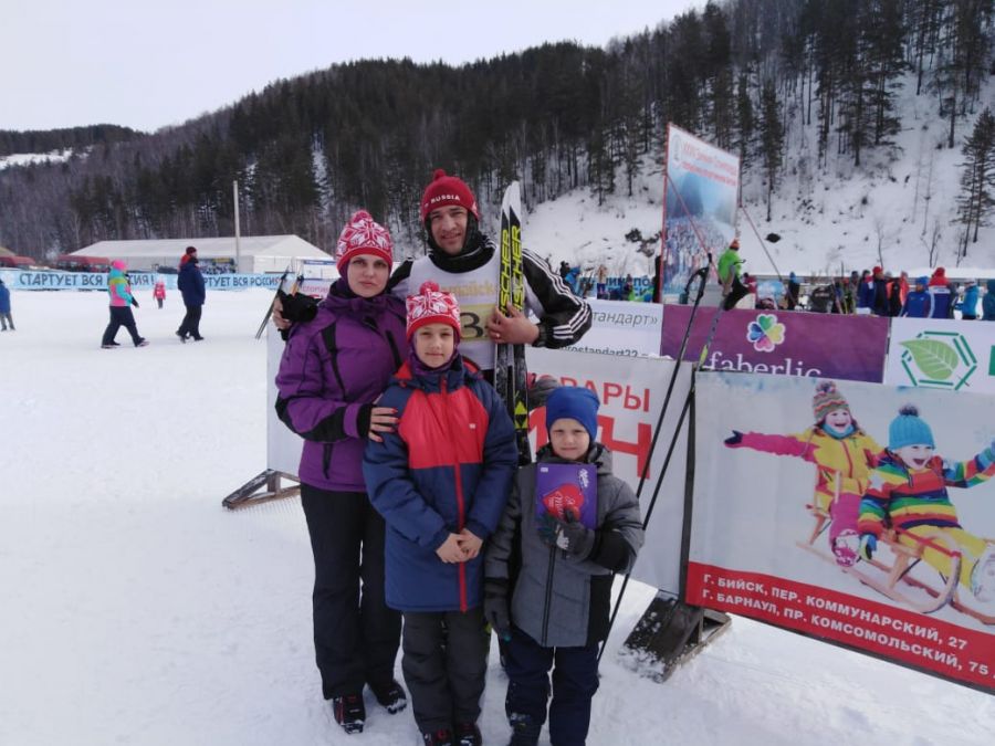 Воронины из Новичихинского района - чемпионы олимпиады-2020 в соревнованиях спортивных семей с девочками. Фото: Александр Чёрный.