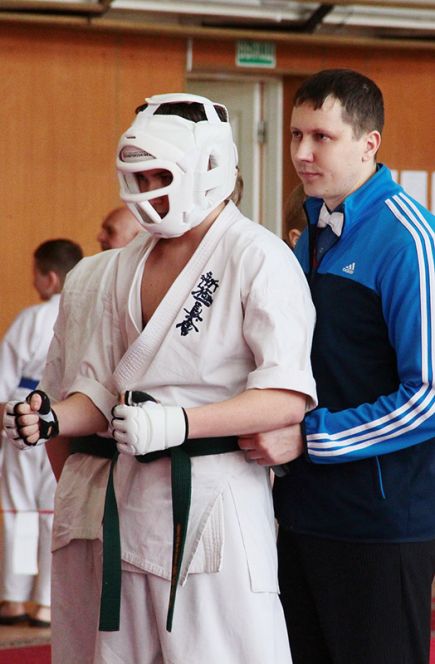 Команда Алтайского края привезла тринадцать медалей с первенства СФО по каратэ киокусинкай (фото).