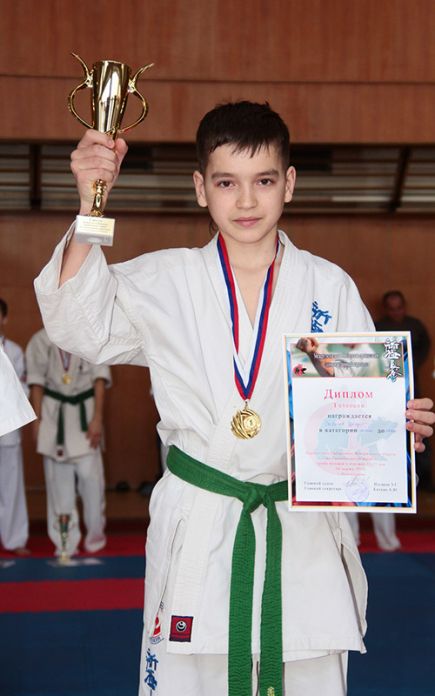 Команда Алтайского края привезла тринадцать медалей с первенства СФО по каратэ киокусинкай (фото).