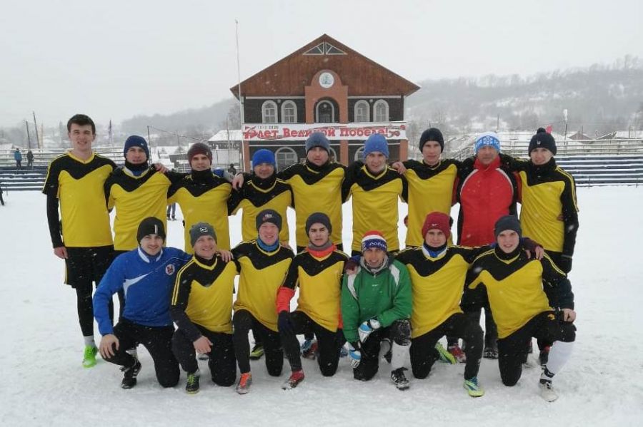 Футболисты Мамонтовского района - бронзовые призёры олимпиады-2020. Фото: Иван Блаженко / Алтайский спорт