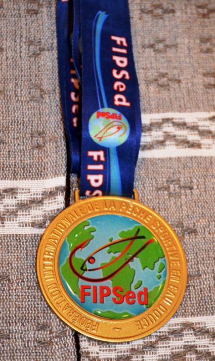 Медаль - бронзовая, ледобур - золотой!