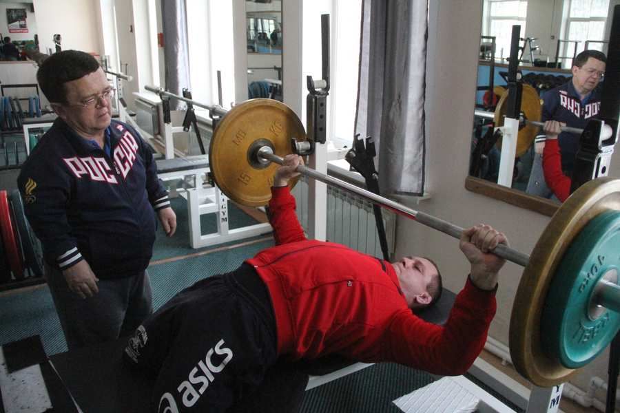 Саня. История пауэрлифтера, который два года назад стал мастером спорта по греко-римской борьбе, после чего в его жизни началась другая борьба – за саму жизнь