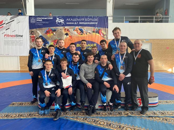 Сборная Алтайского края по греко-римской борьбе на первенстве СФО среди спортсменов до 24-х лет в Красноярске
