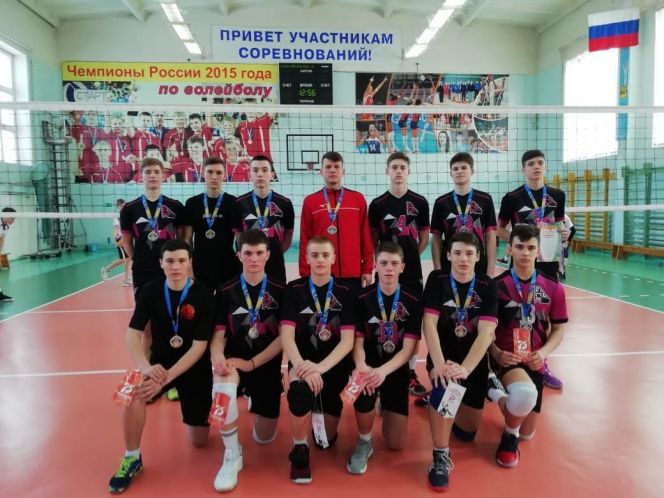 Команда юношей СШОР "Заря Алтая" стала серебряным призером турнира к 75-летию Победы 