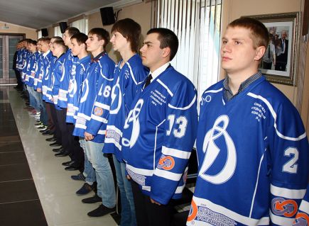 В БЮИ МВД России состоялось награждение хоккейной студенческой команды Алтайского края «Динамо»