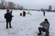 Спортсмены с нарушением слуха провели в Барнауле чемпионат края по ловле рыбы на мормышку со льда