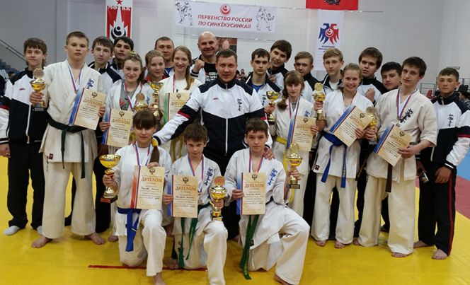 Алтайские спортсмены завоевали девять медалей на первенстве России по каратэ киокушинкай.