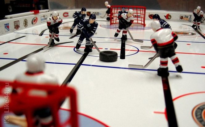 Настольный хоккей – спорт, где Россия всех разрывает. Его придумали канадцы в Великую депрессию, а в СССР играл даже Гагарин