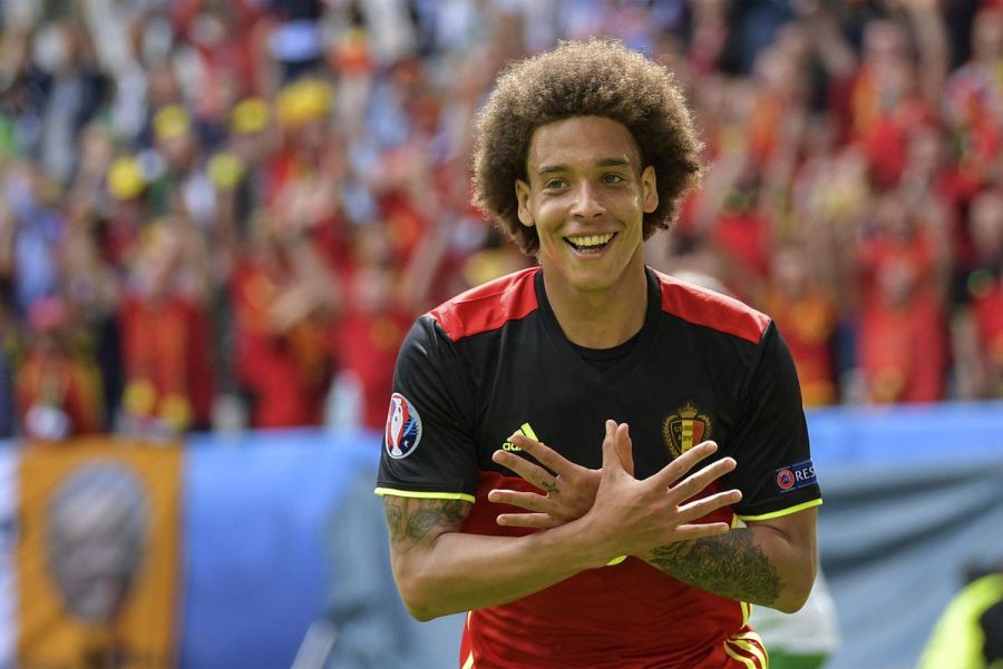 Бельгиец Аксель Витсель отмечает голы жестом, подсмотренным у француза Николя Анелька