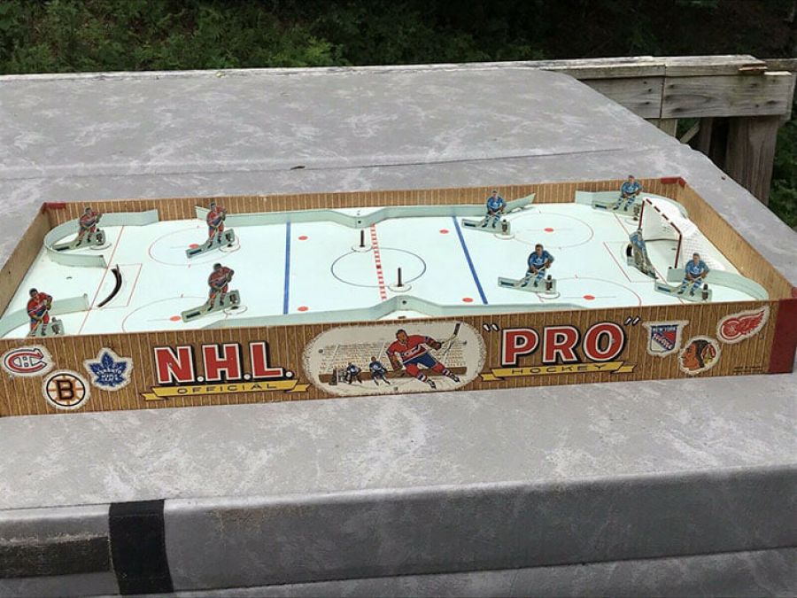 Настольный хоккей – спорт, где Россия всех разрывает. Его придумали канадцы в Великую депрессию, а в СССР играл даже Гагарин