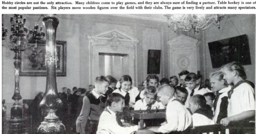 Настольный хоккей – спорт, где Россия всех разрывает. Его придумали канадцы в Великую депрессию, а в СССР играл даже Гагарин
