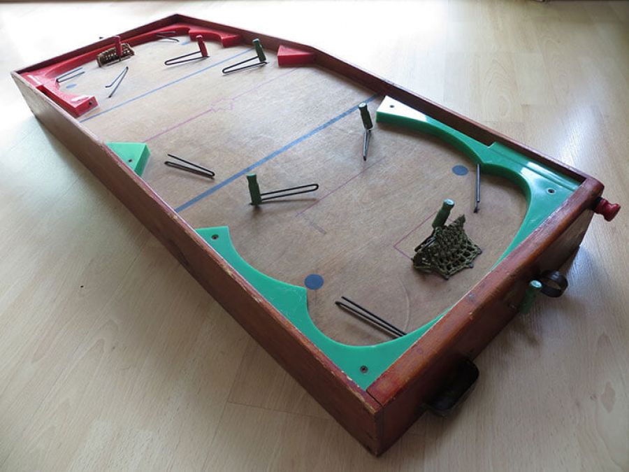 Настольный хоккей – спорт, где Россия всех разрывает. Его придумали канадцы в Великую депрессию, а в СССР играл даже Гагарин