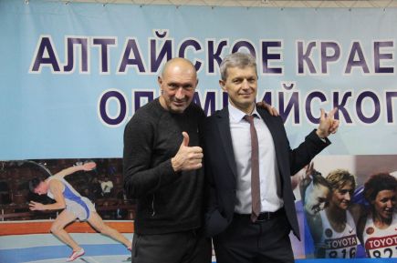 «Держим дистанцию. Никто не сошёл». Директор АУОР Евгений Трубников о работе учебного заведения в новых условиях 