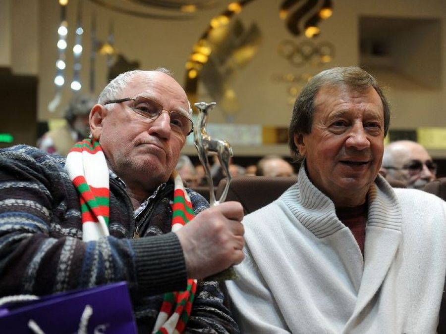 Завсегдатаи стадионов, которые пишут стихи и песни, дают интервью