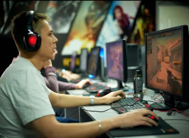 Федерация компьютерного спорта России приглашает принять участие в серии бесплатных турниров #ИграемДома