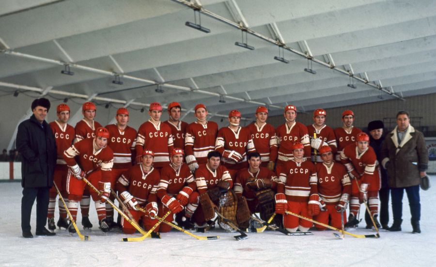 1972. Саппоро. Красная машина