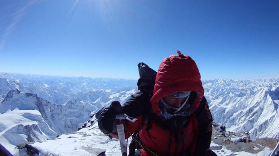Алексей Усатых на вершине пика Коммунизма, 08.02.2020. Фото Александра Мороза









