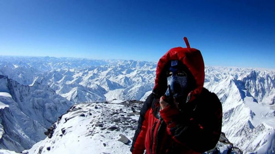 Сергей Селиверстов на вершине пика Коммунизма, 08.02.2020. Фото Александра Мороза











