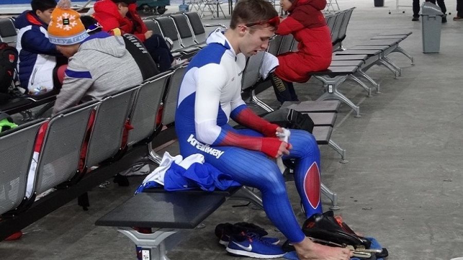 Ботинки коньков должны быть идеально подогнаны по ноге  спортсмена 