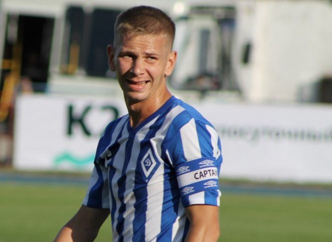 Владимир Завьялов - один из лучших бомбардиров сибирско-дальневосточного футбола, лидер атак барнаульского "Динамо"