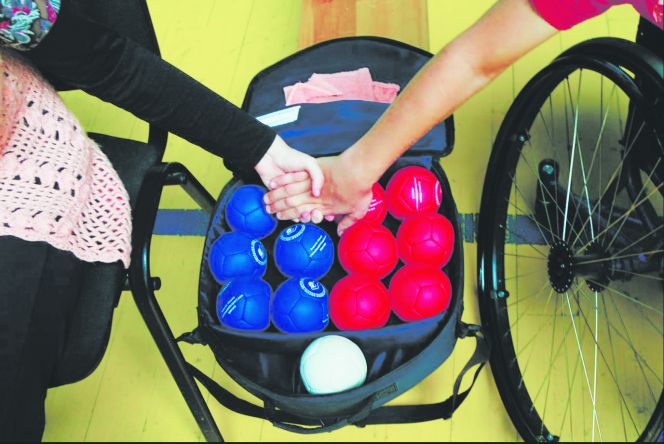 "Вместе к целям через дружбу". Как игра в бочча и общение с известными инваспортсменами улучшили отношения в школе обычных учащихся и детей с ограниченными возможностями