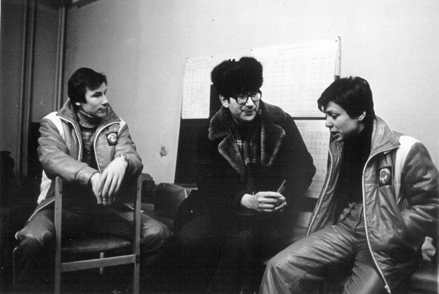 Евгений Богатырев во время интервью с Ириной Родниной и Александром Зайцевым, после которого фигуристка попала в аварию. Фото из личного архива Евгения Богатырева