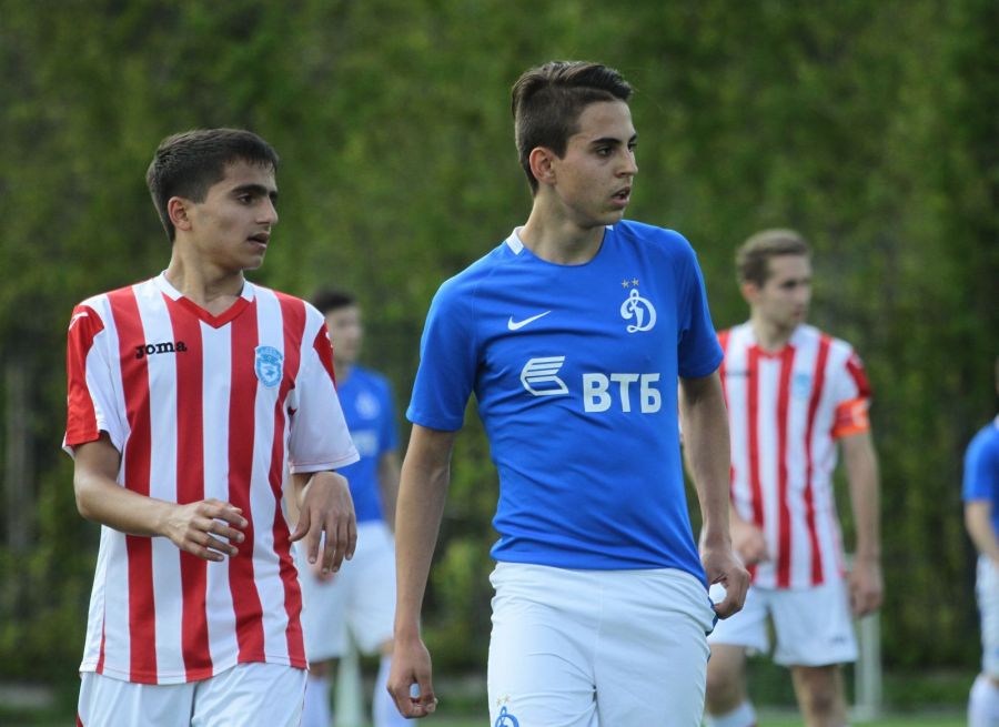 «Мечтаю уехать в топовый чемпионат». Защитник «Динамо» Робинзон Звонков – о тайне имени, детстве на Алтае и женщине-агенте