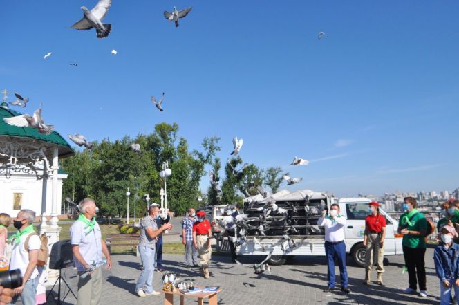 В Барнауле прошла акция «Голубь Победы», посвящённая 75-летию Победы в Великой Отечественной войне