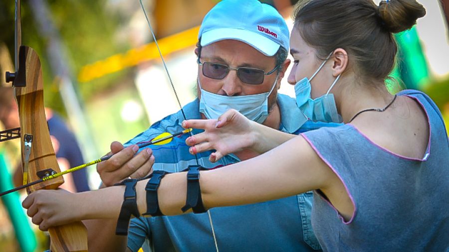 Что заставляет современных людей метить в Робин Гуды?