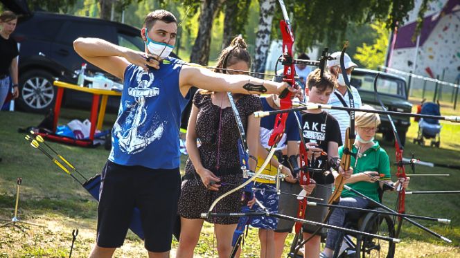 Что заставляет современных людей метить в Робин Гуды?